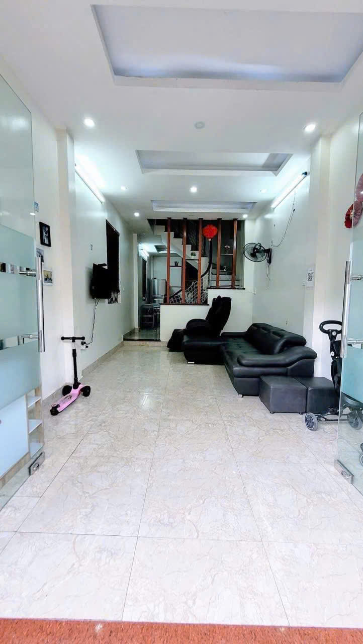 Cho thuê nhà ngõ 553 Giải Phóng, 4 tầng x 45m2, 5PN, 15 Triệu làm văn phòng, KD online - Ảnh chính
